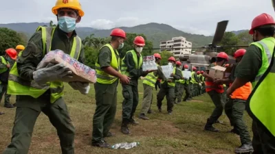 Puente aéreo facilita distribución de ayuda entre Caracas y La Guaira