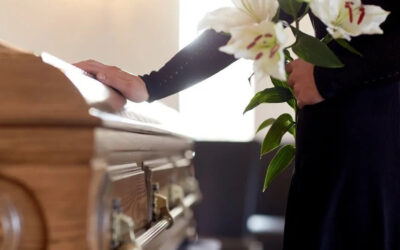 Mujer ‘resucita’ en su ataúd momentos antes de ser cremada