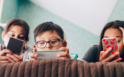 ¿Piensas regalarle un ‘smartphone’ a tu hijo en Navidad? Estas serían las consecuencias, según expertos