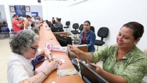 INSS realiza pago de pensiones a jubilados