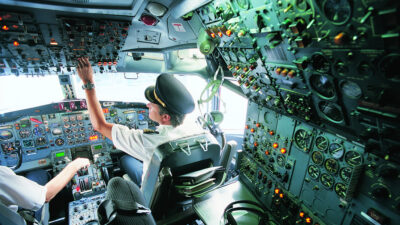 ¿Qué se necesita para pilotar un avión con 200 pasajeros?