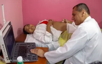 Embarazadas reciben atención especializada en feria de Salud