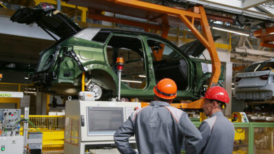Rusia lanza el Lada Azimut, su coche 100 % nacional