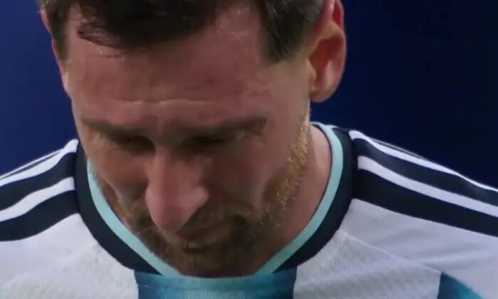Messi se emociona tras marcar su primer gol ante Argelia