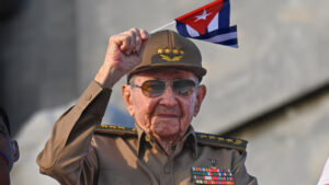 Raúl Castro: Seguiré marchando al frente de nuestro pueblo