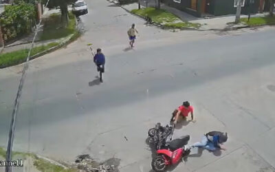 Roban a una mujer, se caen de la moto y acaban apaleados