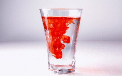 Menor de edad bebe su propia sangre ‘aconsejado’ por TikTok y termina en urgencias