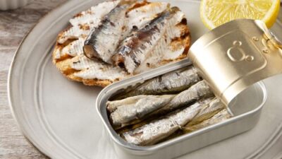 El auge de las sardinas enlatadas divide a los nutricionistas