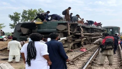 Tragedia ferroviaria en Pakistán deja cuatro muertos y más de 50 heridos