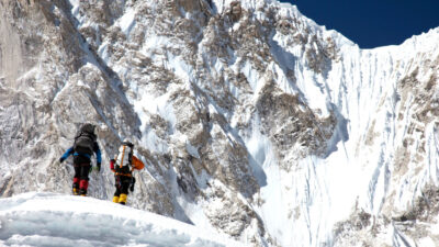 Alpinistas rusos afectados por un virus desconocido en el Everest