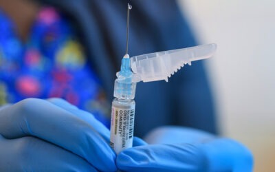 Investigación revisa casos registrados tras la vacunación contra la covid-19