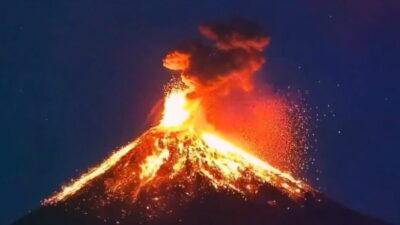Volcán de fuego registra una impresionante erupción